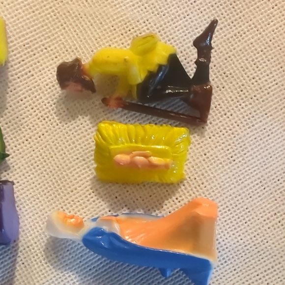 Vintage Micro Nativity Set plastic - Picture 3 of 7